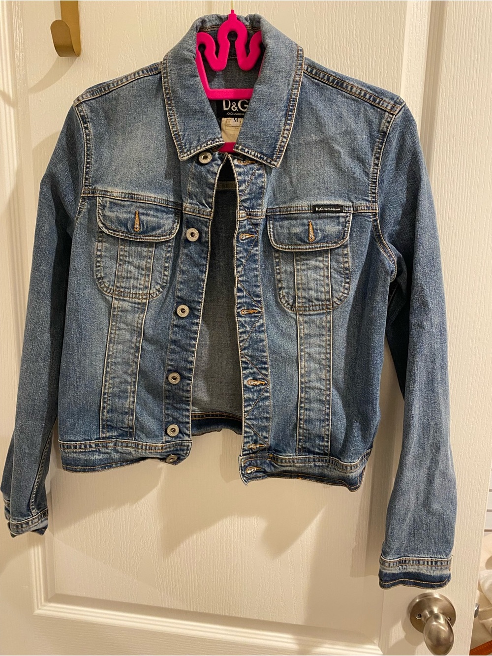 D&G Denim Jacket in Blue with plenty of stretch. It’s Medium & fits large